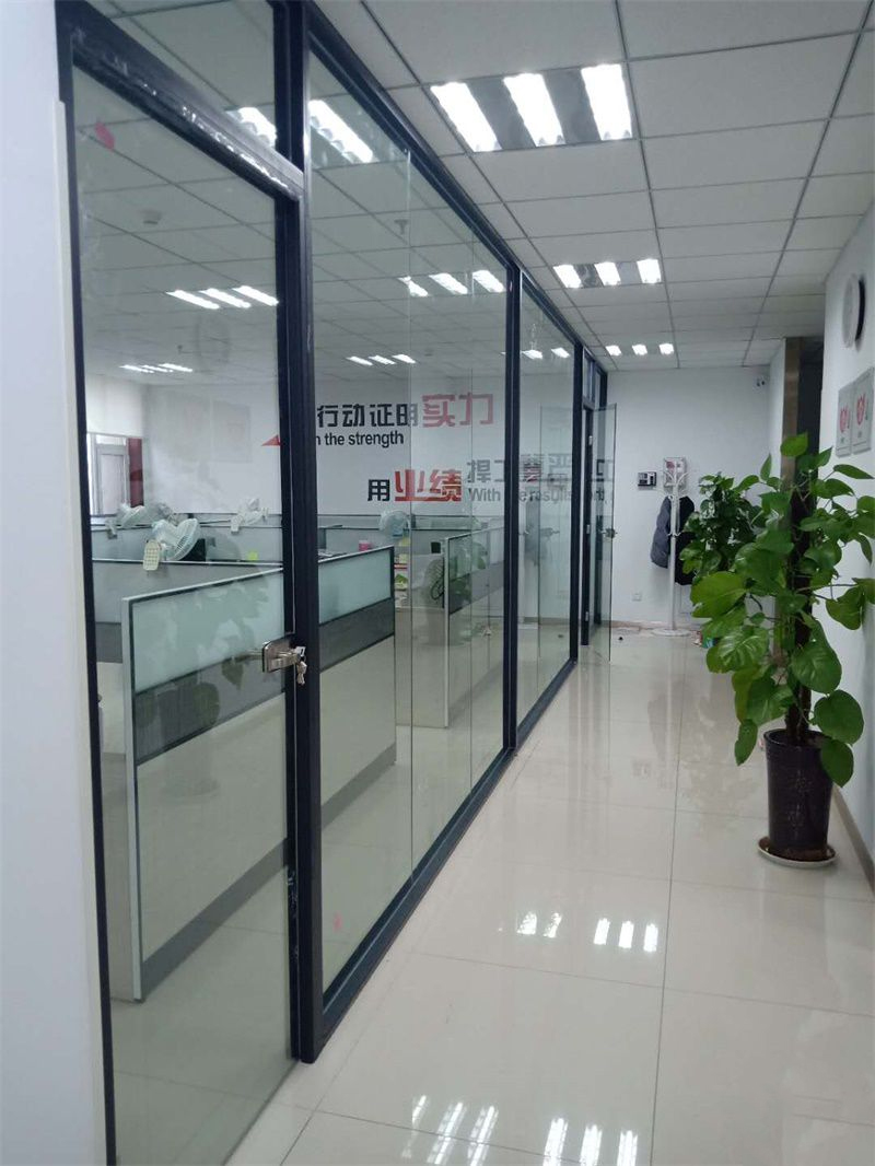 办公室玻璃隔断使用寿命会受什么影响？