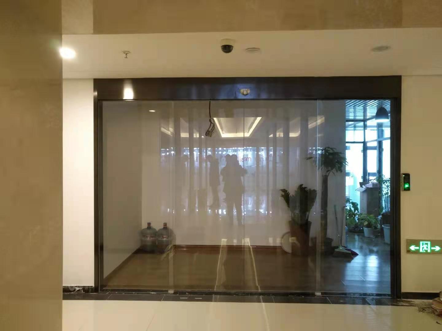 济南感应门开关是靠什么部件工作的？