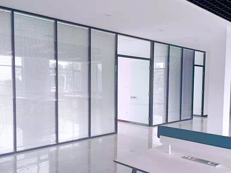 分享玻璃隔断设计要点及价格分析内容