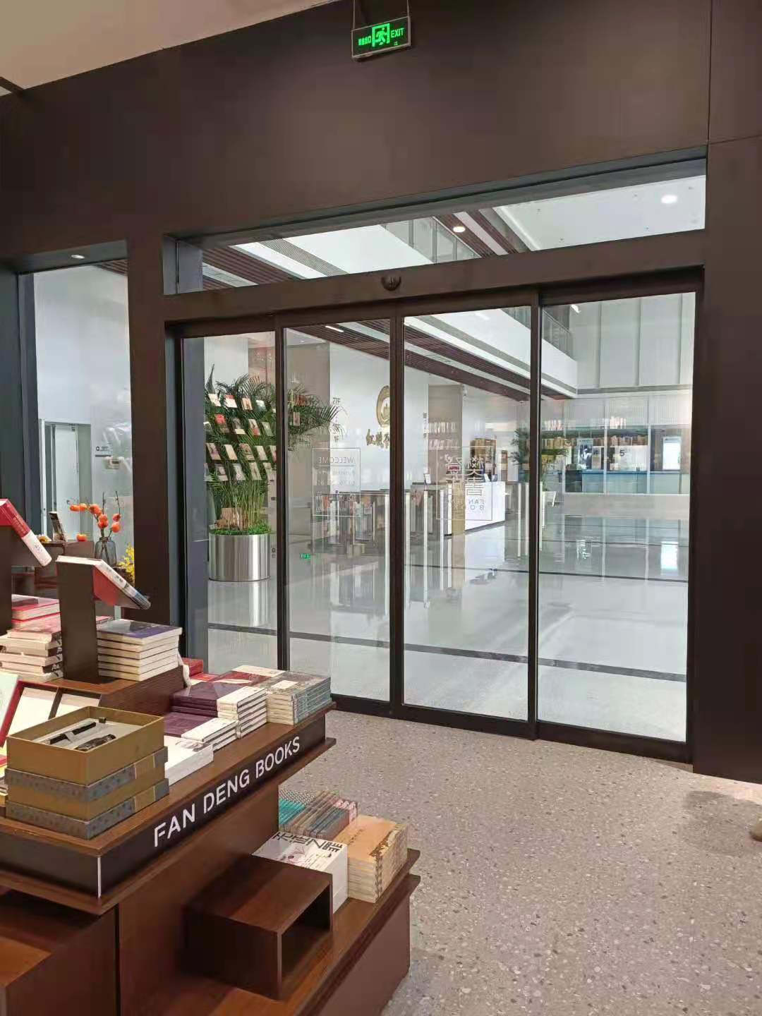 钢化玻璃门应如何选购和安装